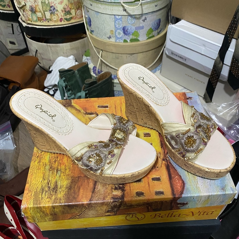 Wedge heels